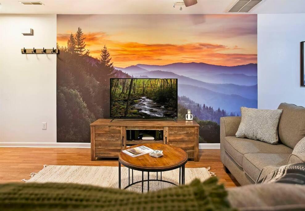 Willow Trace: Family Retreat, Hot Tub, Gaming! Pigeon Forge Luaran gambar