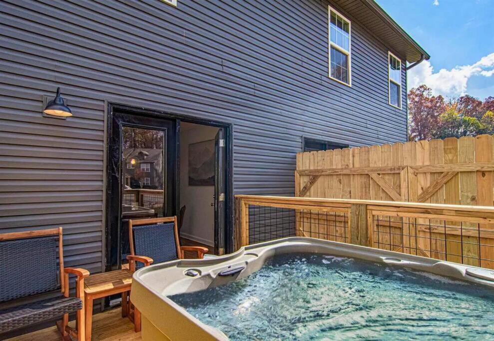 Willow Trace: Family Retreat, Hot Tub, Gaming! Pigeon Forge Luaran gambar