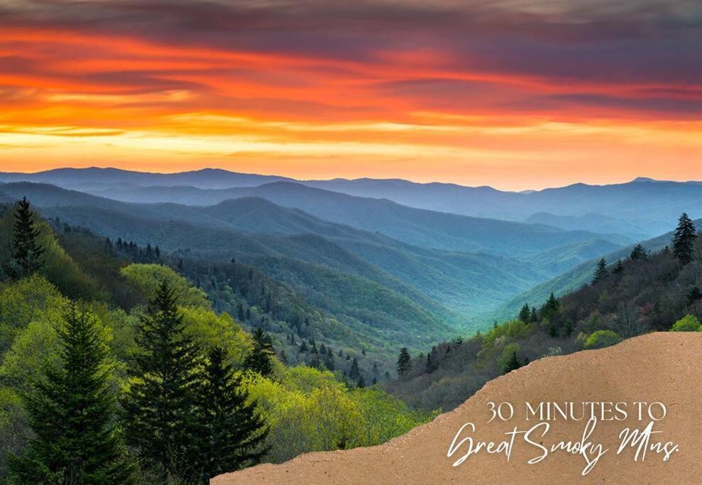 Willow Trace: Family Retreat, Hot Tub, Gaming! Pigeon Forge Luaran gambar
