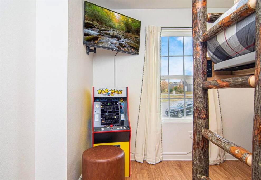 Willow Trace: Family Retreat, Hot Tub, Gaming! Pigeon Forge Luaran gambar