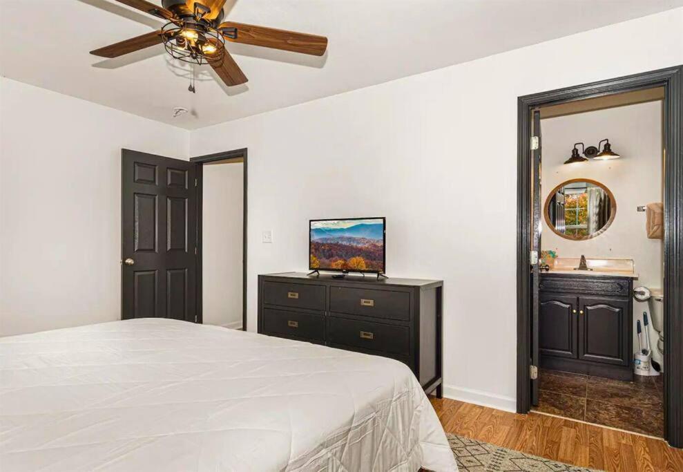 Willow Trace: Family Retreat, Hot Tub, Gaming! Pigeon Forge Luaran gambar