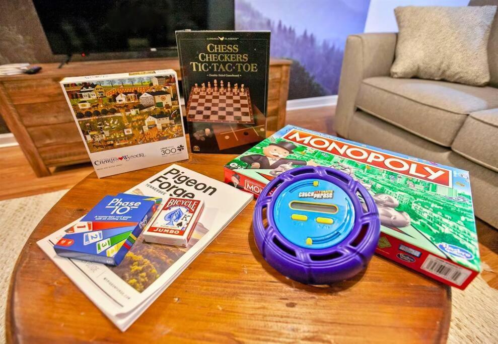 Willow Trace: Family Retreat, Hot Tub, Gaming! Pigeon Forge Luaran gambar